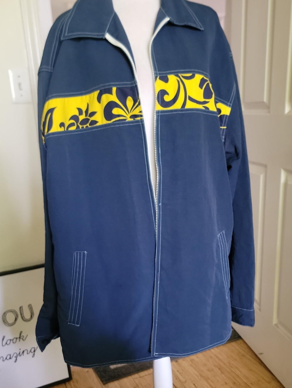 Xl Quicksilver Navy Jacket with Yellow Patterned Accent